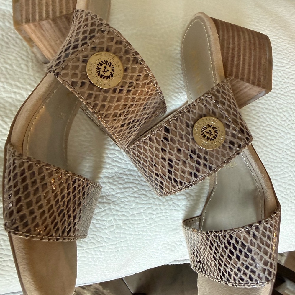 EUC! Size 6M, Anne Klein iFlex Sandals, comfortable and cute!